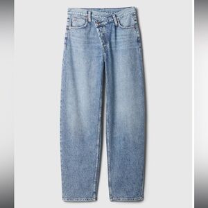 NWT Gap High Rise Crossoverr Barrel Jeans - light Indigo